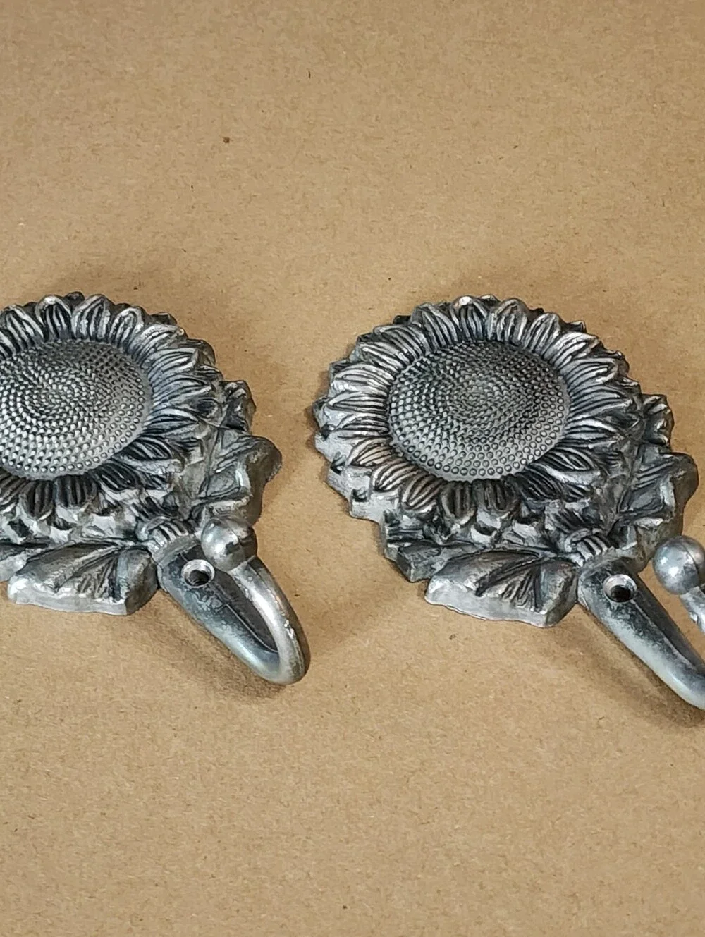 Vintage Flower Single Hook Sunflower Set 2 Towel Robe Cast Aluminum Lightweight